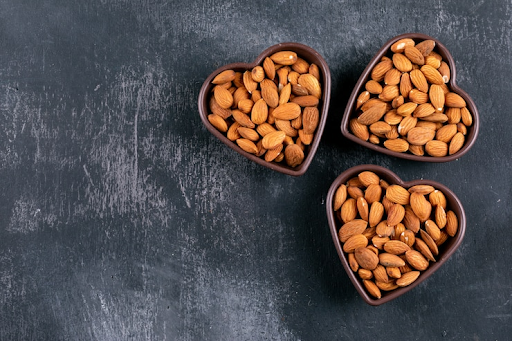 What are the health benefits of eating Almonds?